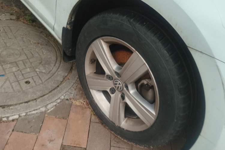 Used Volkswagen Golf 2016 230TSI Automatic Comfort Version Right Front Wheel Hub