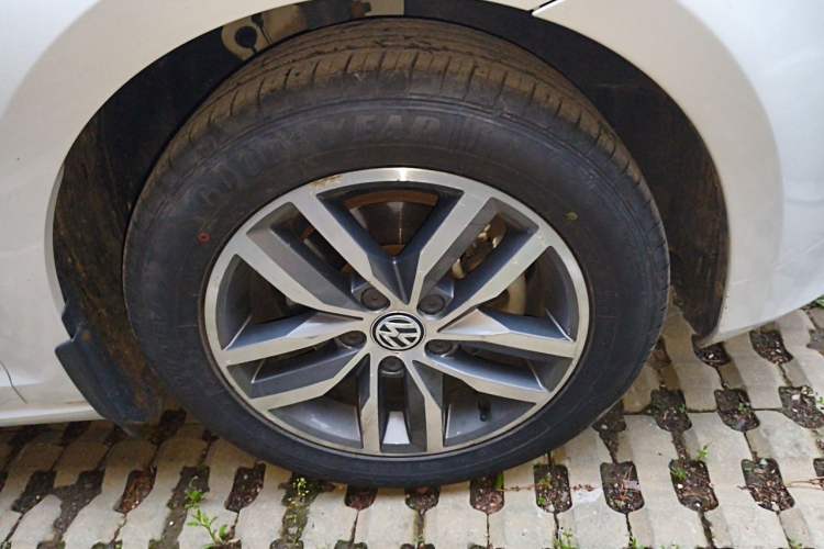 Used Volkswagen Golf 2016 230TSI Automatic Luxury Version Right Front Wheel Hub