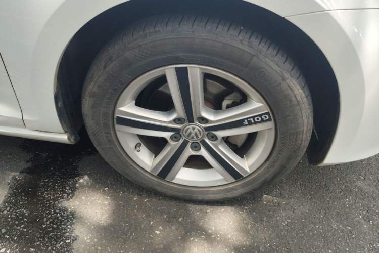 Used Volkswagen Golf 2016 230TSI Manual Comfort Version Right Front Wheel Hub