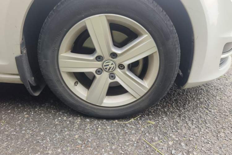Used Volkswagen Golf 2016 1.6L Automatic Comfort Model Right Front Wheel Hub