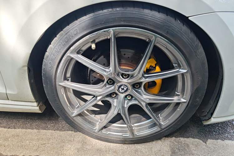 Used Volkswagen Golf 2016 1.4TSI Automatic R-Line Right Front Wheel Hub