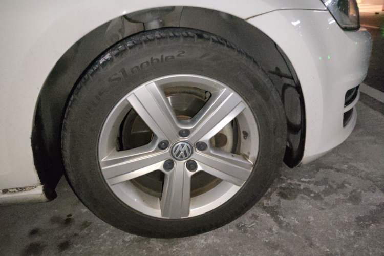 Used Volkswagen Golf 2016 230TSI Automatic Comfort Version Right Front Wheel Hub