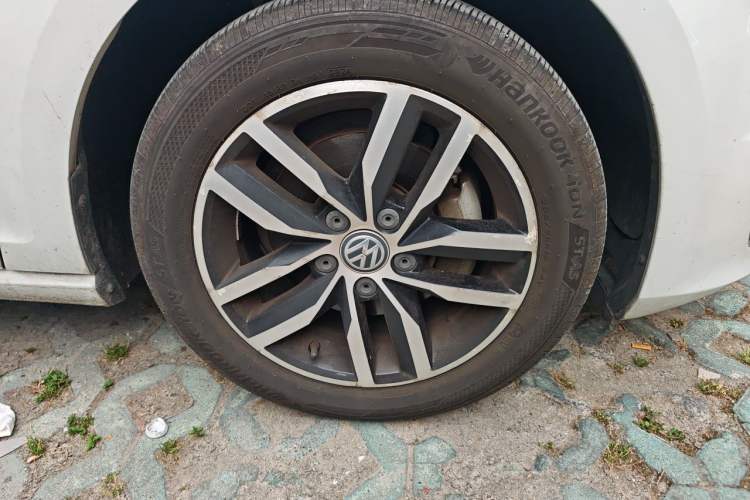 Used Volkswagen Golf 2016 1.4 TSI 25th Anniversary Edition Right Front Wheel Hub