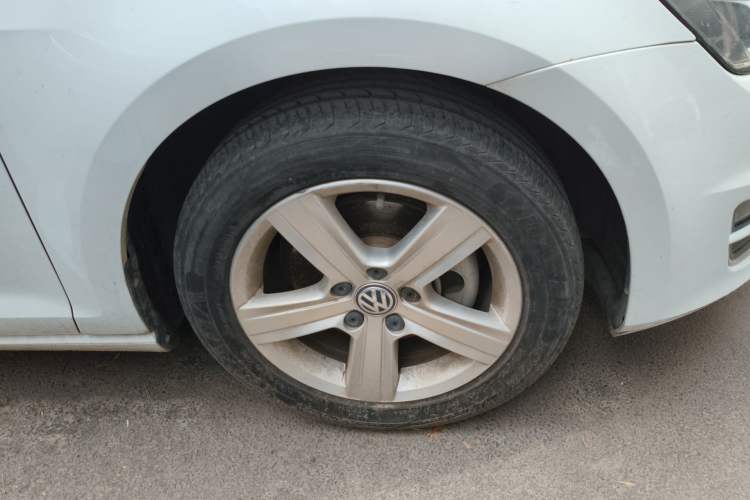 Used Volkswagen Golf 2016 1.6L Automatic Comfort Model Right Front Wheel Hub