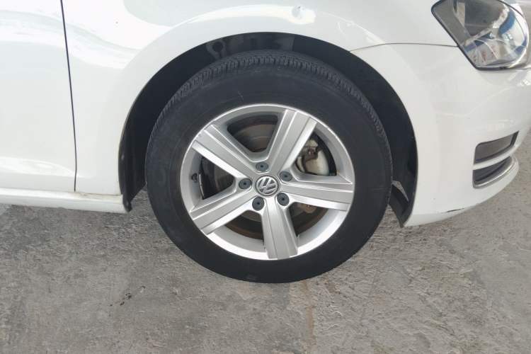 Used Volkswagen Golf 2016 230TSI Automatic Comfort Version Right Front Wheel Hub
