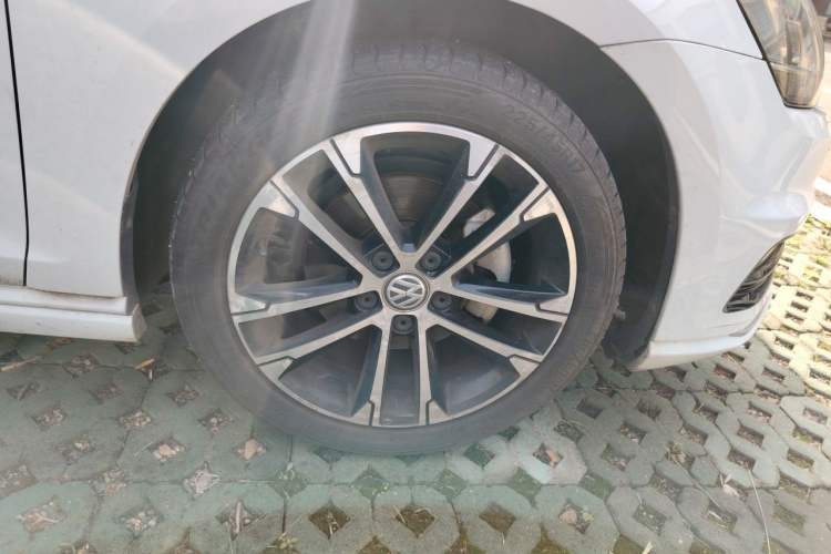 Used Volkswagen Golf 2016 1.4TSI Automatic R-Line Right Front Wheel Hub