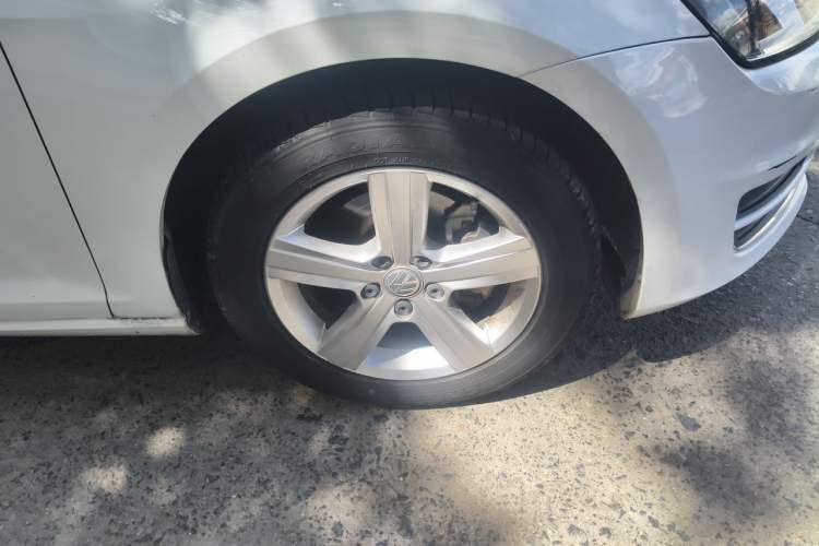 Used Volkswagen Golf 2016 1.6L Automatic Comfort Model Right Front Wheel Hub