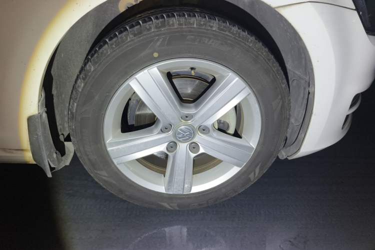 Used Volkswagen Golf 2016 1.6L Automatic Comfort Model Right Front Wheel Hub