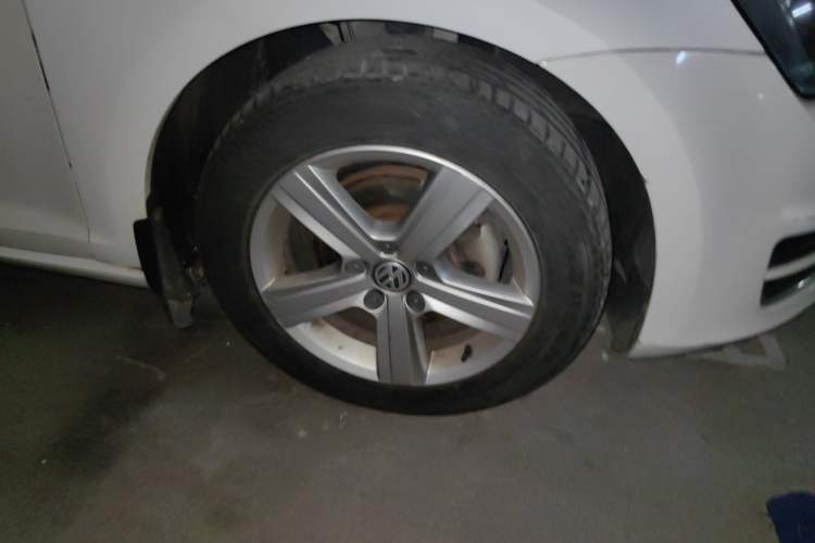 Used Volkswagen Golf 2016 230TSI Automatic Comfort Version Right Front Wheel Hub