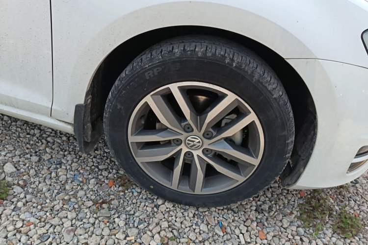 Used Volkswagen Golf 2016 230TSI Automatic Luxury Version Right Front Wheel Hub