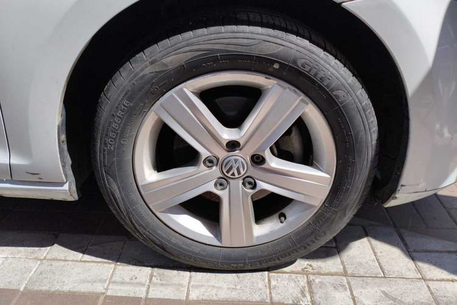 Used Volkswagen Golf 2016 230TSI Automatic Comfort Version Right Front Wheel Hub
