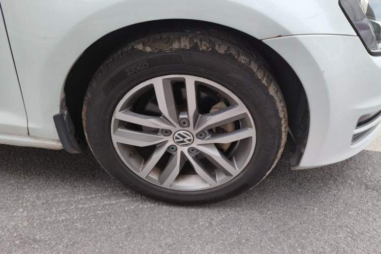 Used Volkswagen Golf 2016 230TSI Automatic Luxury Version Right Front Wheel Hub
