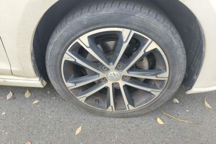 Used Volkswagen Golf 2016 1.4TSI Automatic R-Line Right Front Wheel Hub