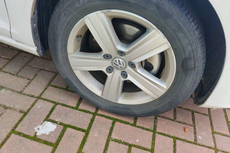 Used Volkswagen Golf 2016 230TSI Automatic Comfort Version Right Front Wheel Hub