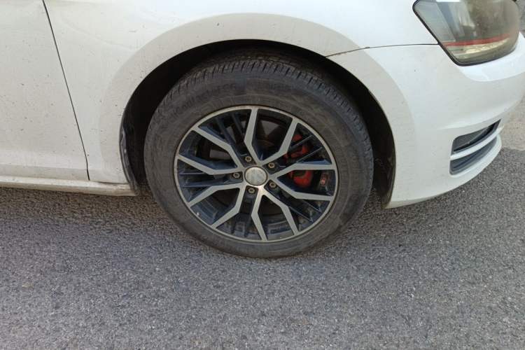 Used Volkswagen Golf 2016 1.6L Automatic Fashion Model Right Front Wheel Hub