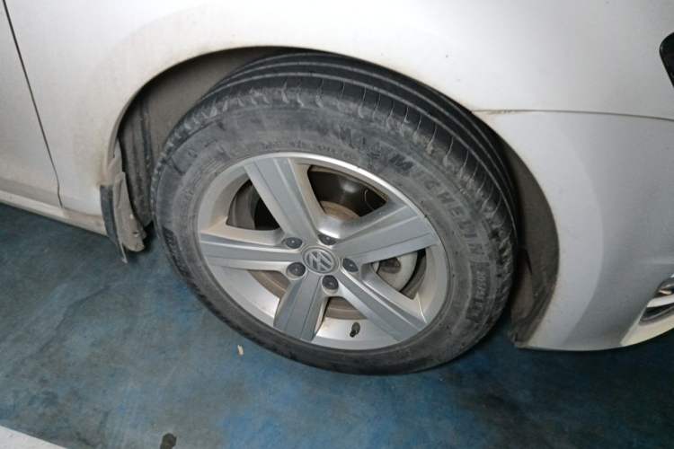 Used Volkswagen Golf 2016 1.6L Automatic Comfort Model Right Front Wheel Hub