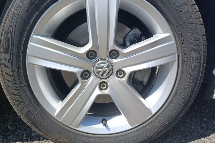 Used Volkswagen Golf 2016 230TSI Automatic Comfort Version Right Front Wheel Hub
