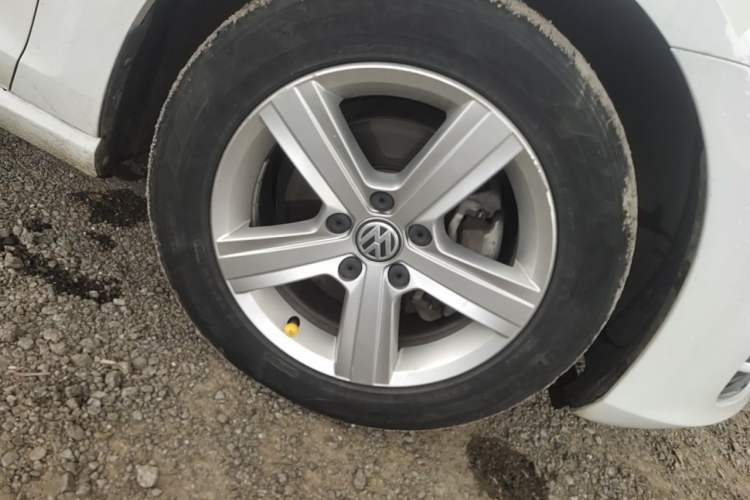 Used Volkswagen Golf 2016 1.6L Automatic Comfort Model Right Front Wheel Hub
