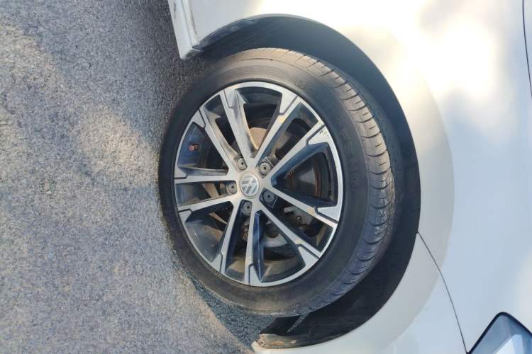 Used Volkswagen Golf 2016 1.4TSI Automatic R-Line Right Front Wheel Hub