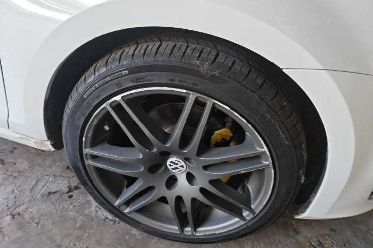 Used Volkswagen Golf 2016 230TSI Manual Comfort Version Right Front Wheel Hub