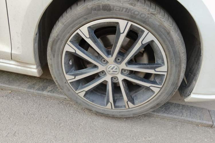 Used Volkswagen Golf 2016 1.4TSI Automatic R-Line Right Front Wheel Hub