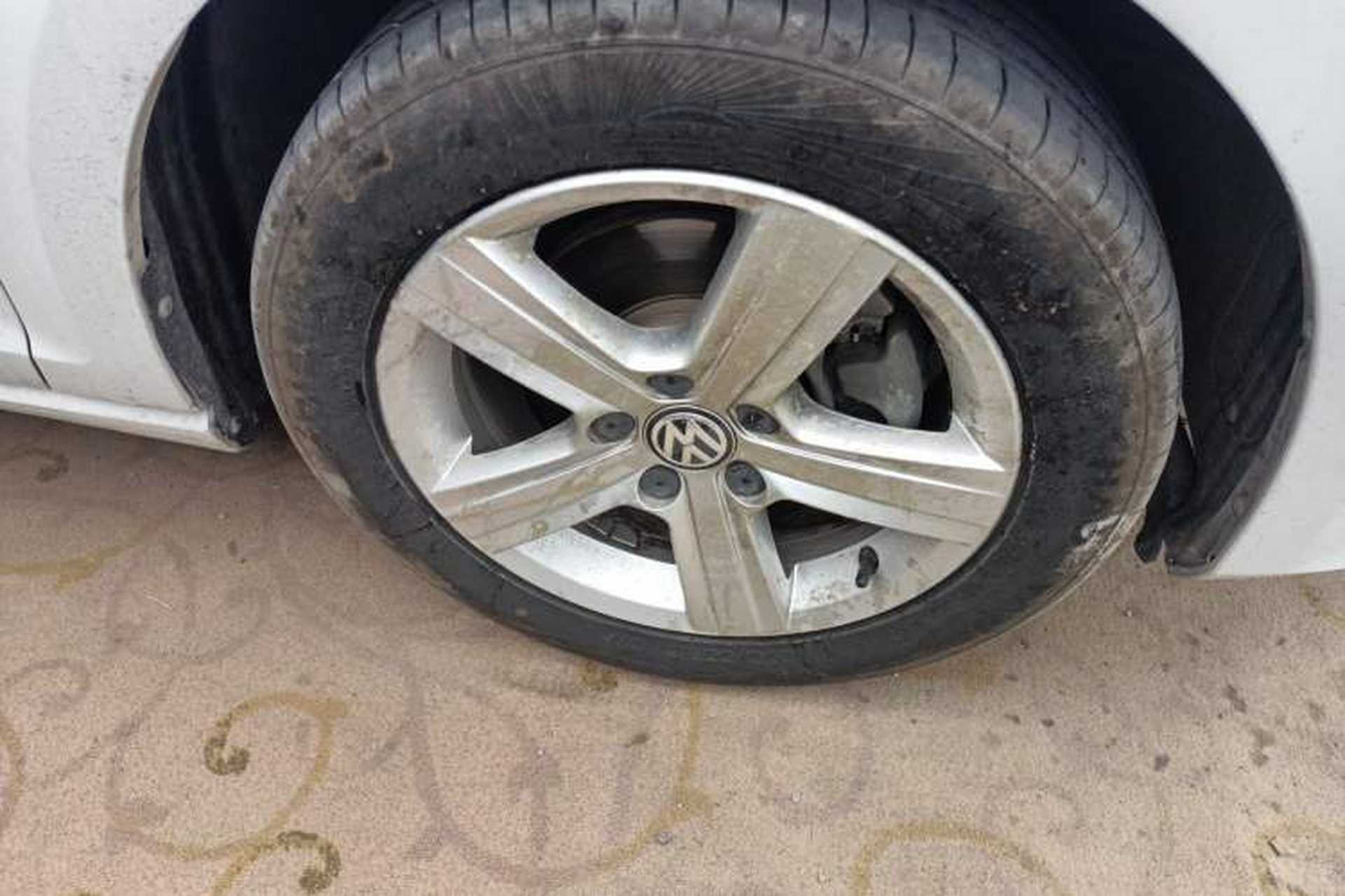 Used Volkswagen Golf 2016 230TSI Automatic Comfort Version Right Front Wheel Hub