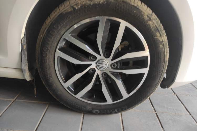 Used Volkswagen Golf 2016 1.4 TSI 25th Anniversary Edition Right Front Wheel Hub