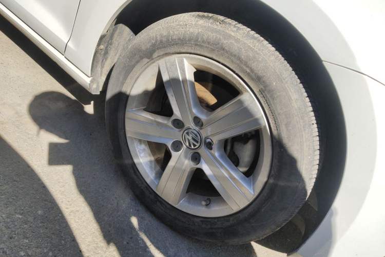 Used Volkswagen Golf 2016 1.6L Automatic Comfort Model Right Front Wheel Hub