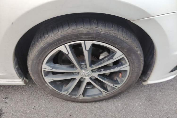 Used Volkswagen Golf 2016 1.4TSI Automatic R-Line Right Front Wheel Hub