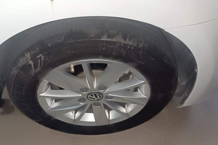 Used Volkswagen Golf 2016 1.6L Automatic Fashion Model Right Front Wheel Hub