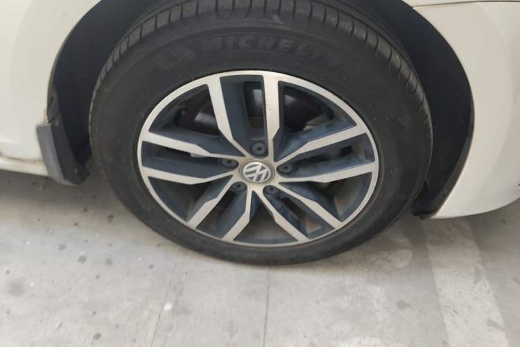 Used Volkswagen Golf 2016 1.4 TSI 25th Anniversary Edition Right Front Wheel Hub