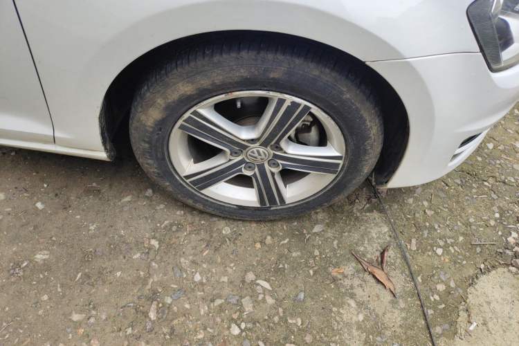 Used Volkswagen Golf 2016 230TSI Automatic Comfort Version Right Front Wheel Hub