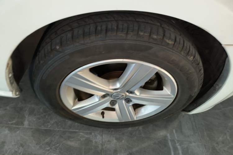 Used Volkswagen Golf 2016 1.6L Automatic Comfort Model Right Front Wheel Hub