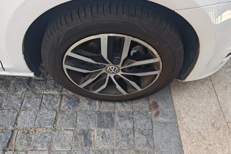Used Volkswagen Golf 2016 1.4 TSI 25th Anniversary Edition Right Front Wheel Hub