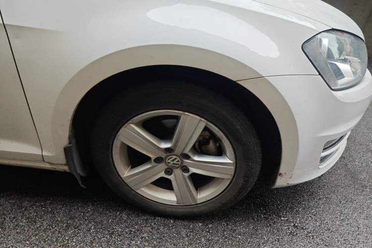 Used Volkswagen Golf 2016 1.6L Automatic Comfort Model Right Front Wheel Hub