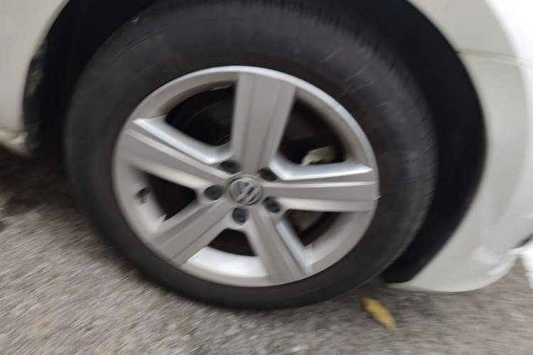 Used Volkswagen Golf 2016 230TSI Manual Comfort Version Right Front Wheel Hub