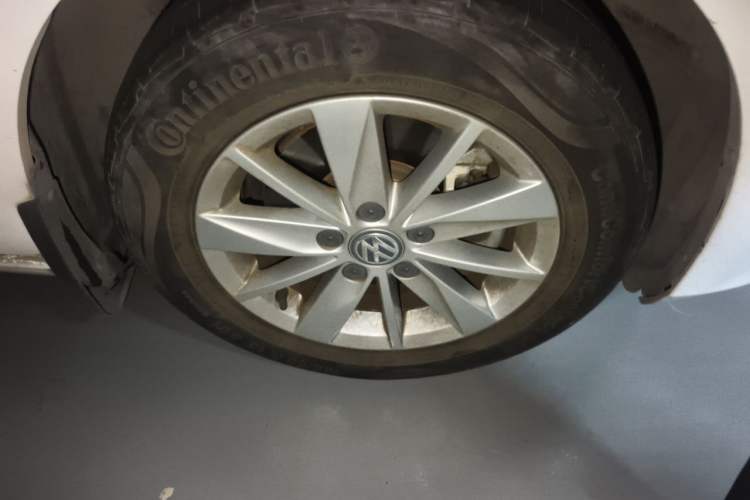 Used Volkswagen Golf 2016 1.6L Automatic Fashion Model Right Front Wheel Hub