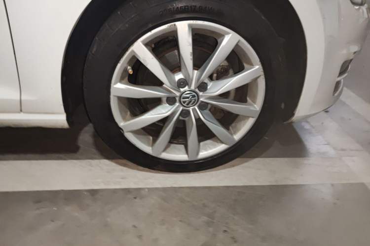 Used Volkswagen Golf 2016 280TSI Automatic Flagship Model Right Front Wheel Hub