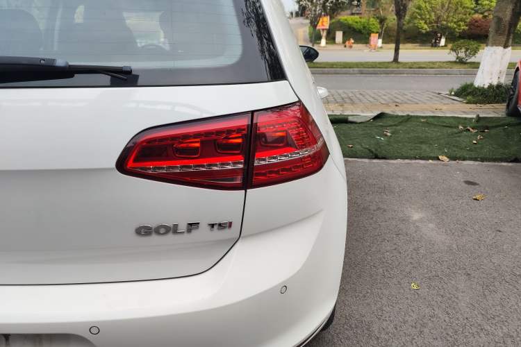 Used Volkswagen Golf 2016 230TSI Manual Comfort Version
