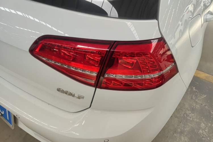 Used Volkswagen Golf 2016 1.6L Manual Fashion Edition Right Rear Taillight