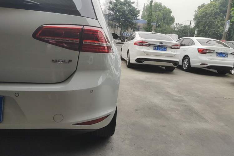 Used Volkswagen Golf 2016 1.6L Automatic Comfort Model Right Rear Taillight