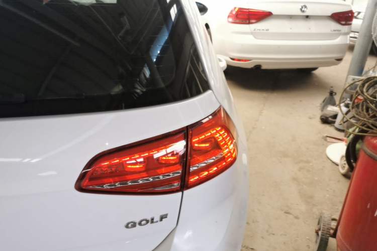 Used Volkswagen Golf 2016 1.6L Automatic Comfort Model Right Rear Taillight