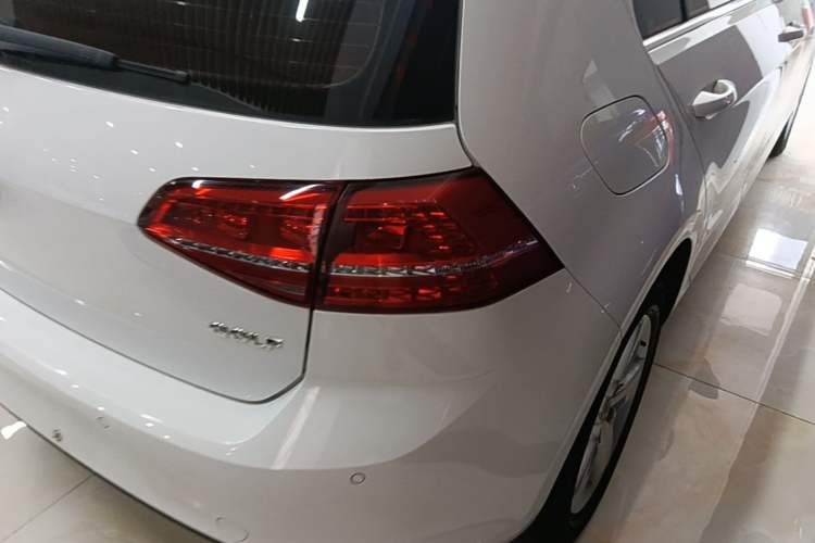 Used Volkswagen Golf 2016 1.6L Automatic Comfort Model Right Rear Taillight