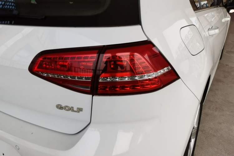 Used Volkswagen Golf 2016 1.6L Automatic Comfort Model Right Rear Taillight