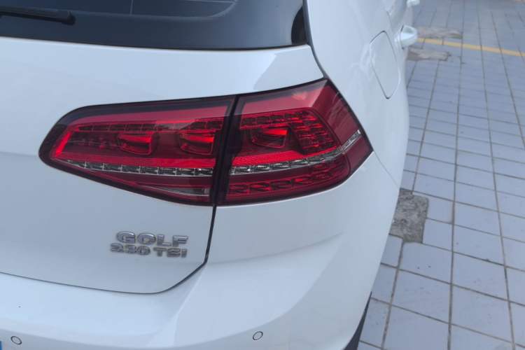 Used Volkswagen Golf 2016 230TSI Automatic Luxury Version Right Rear Taillight
