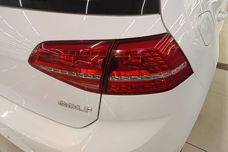 Used Volkswagen Golf 2016 1.6L Automatic Comfort Model Right Rear Taillight
