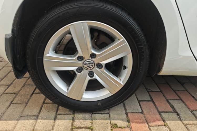 Used Volkswagen Golf 2016 230TSI Automatic Comfort Version Right Rear Wheel Hub
