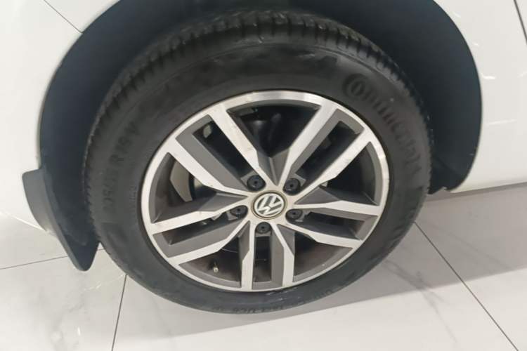 Used Volkswagen Golf 2016 230TSI Automatic Luxury Version Right Rear Wheel Hub