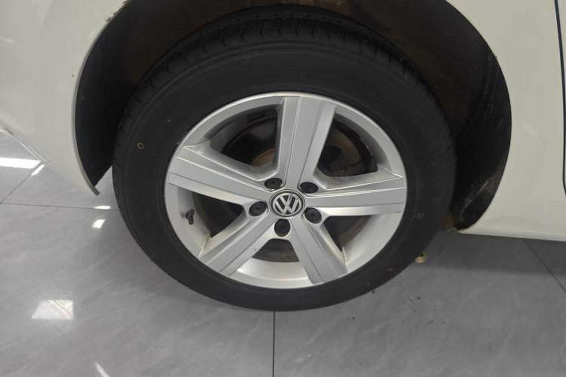 Used Volkswagen Golf 2016 1.6L Automatic Comfort Model Right Rear Wheel Hub