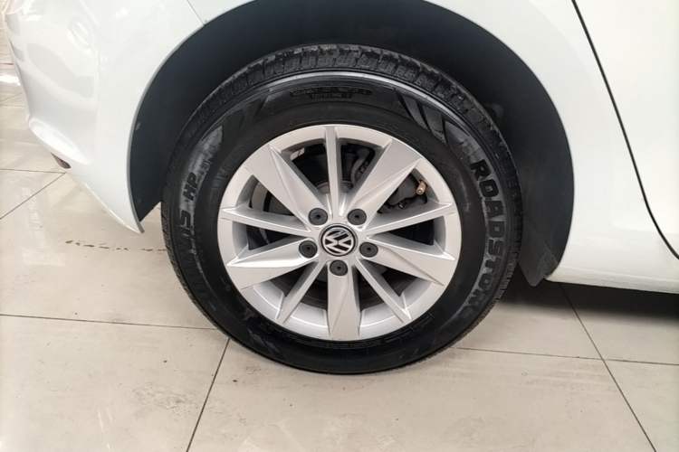 Used Volkswagen Golf 2016 1.6L Automatic Fashion Model Right Rear Wheel Hub